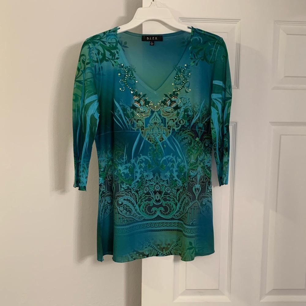 "B.L.E.U." Green Flowered Top 100% Polyester 3/4 length sleeve- Size L, LIKE NEW